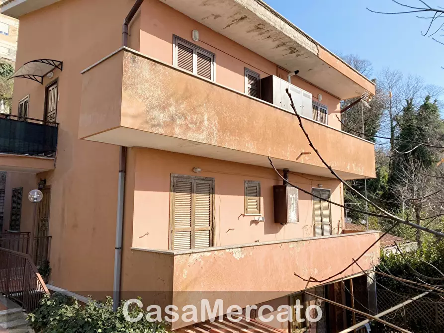 Immagine 2 di Trilocale in vendita  in via Ariccia a Rocca Di Papa