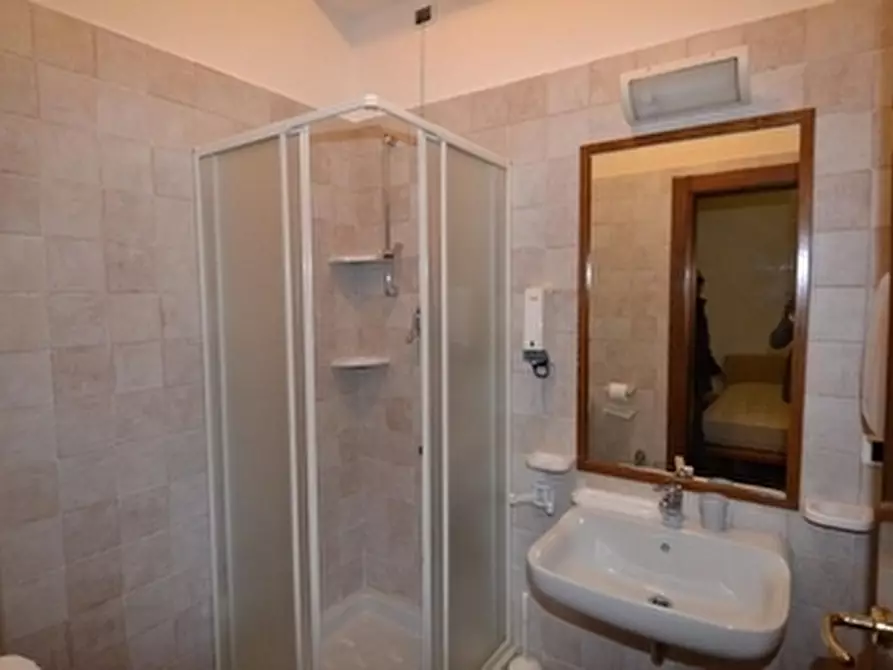 Immagine 18 di Locale commerciale in vendita  a Monteprandone