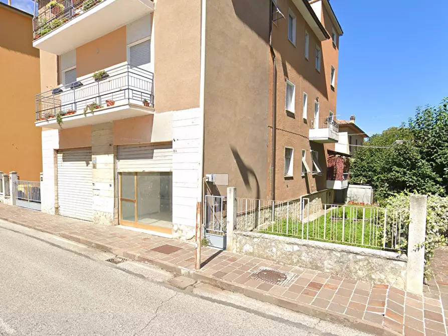 Immagine 3 di Locale commerciale in vendita  in Via Vittorio Veneto 76 a Fabriano
