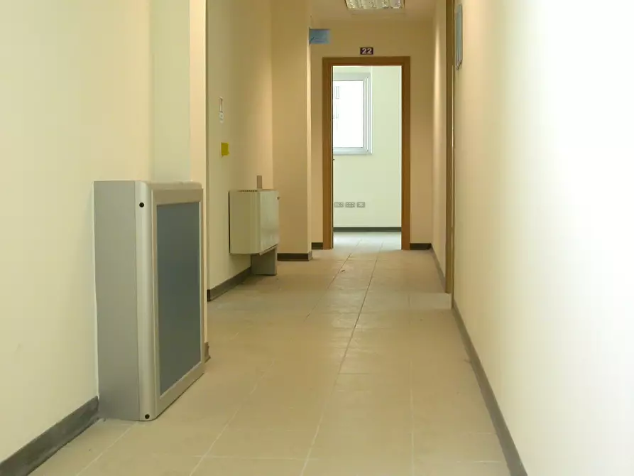 Immagine 29 di Palazzo in affitto  a Napoli