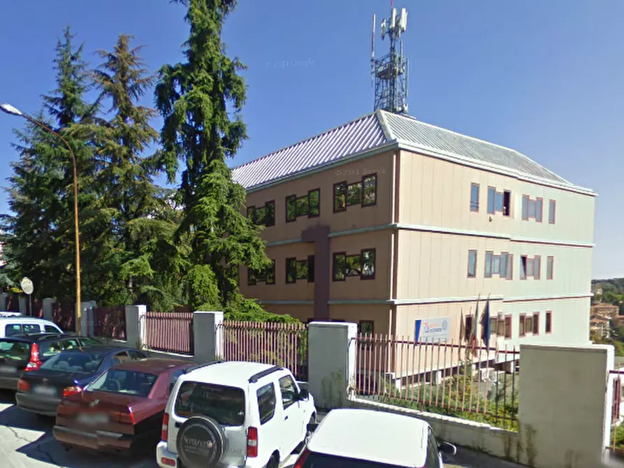 Immagine 10 di Palazzo in vendita  a Macerata