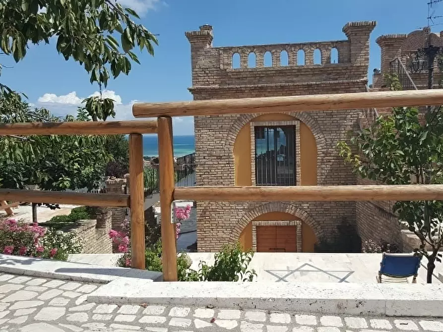 Immagine 5 di Villa in vendita  a Tortoreto