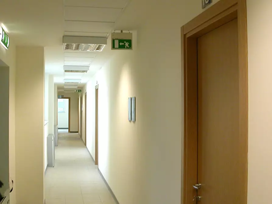 Immagine 7 di Palazzo in vendita  a Napoli