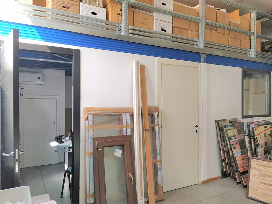 Immagine 19 di Locale commerciale in vendita  a Spinetoli