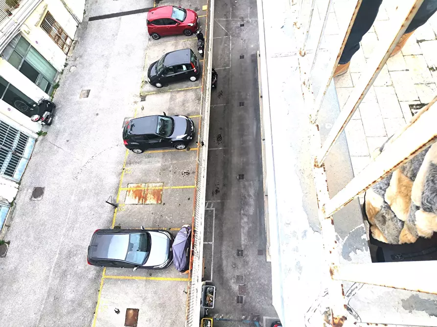 Immagine 43 di Palazzo in vendita  a Napoli