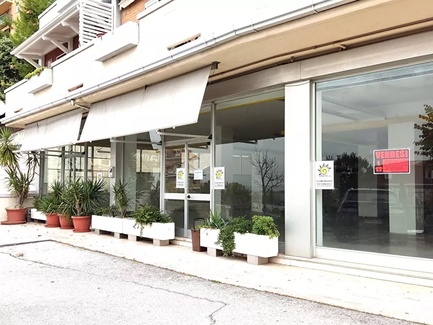 Immagine 3 di Locale commerciale in vendita  in via elpidien a Montegranaro
