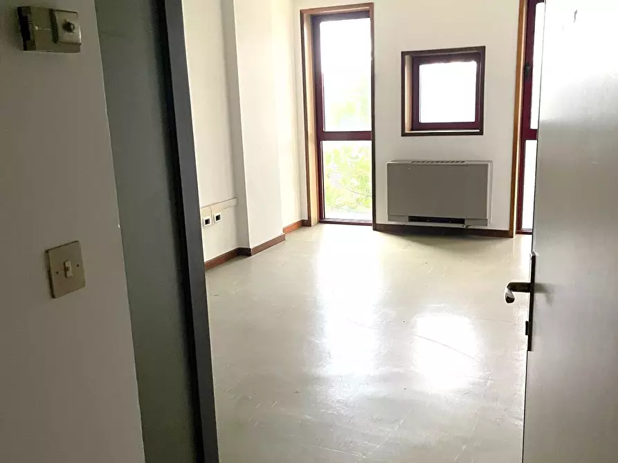 Immagine 16 di Palazzo in vendita  a Macerata