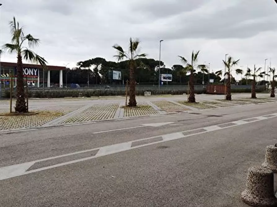 Immagine 4 di Locale commerciale in vendita  in VIA EINAUDI a Civitanova Marche