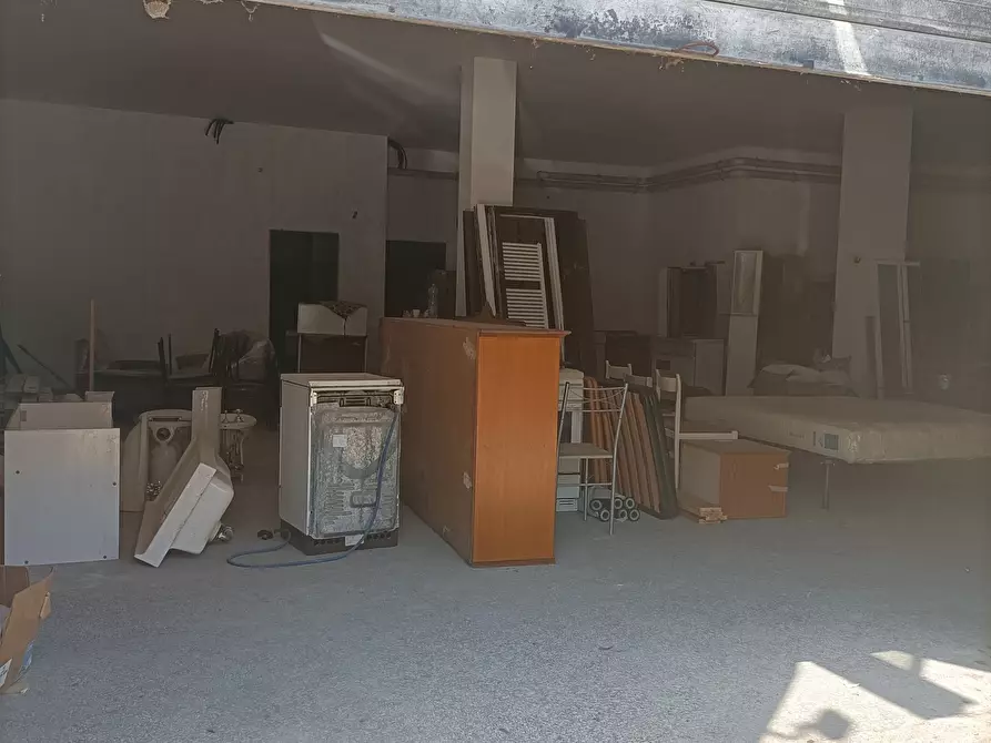 Immagine 21 di Locale commerciale in vendita  a Alba Adriatica