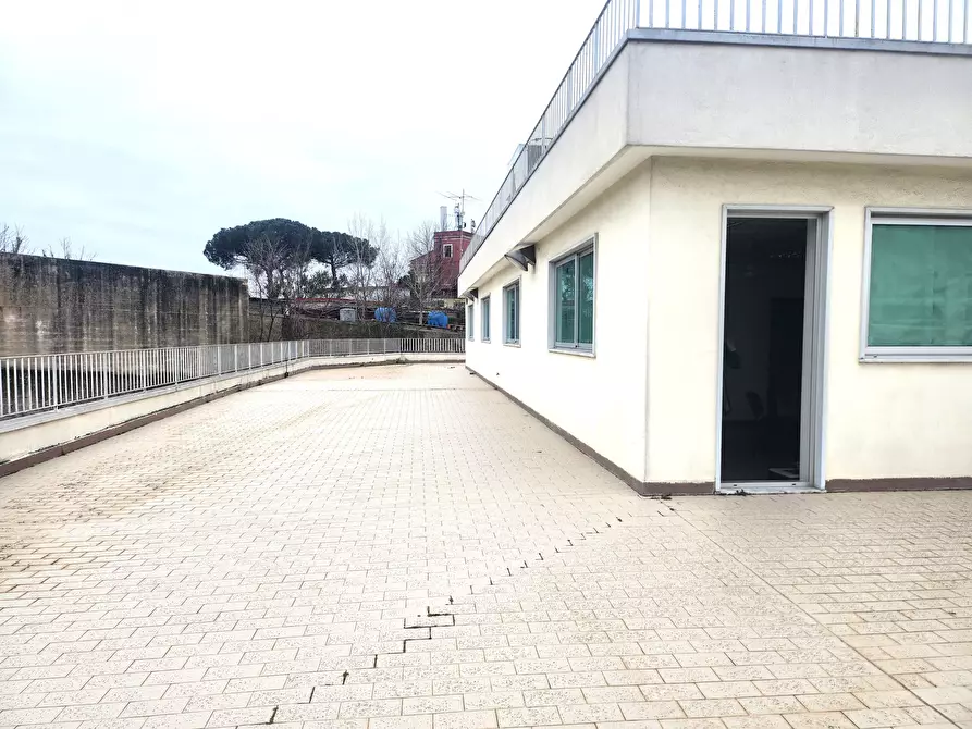 Immagine 40 di Palazzo in vendita  a Napoli