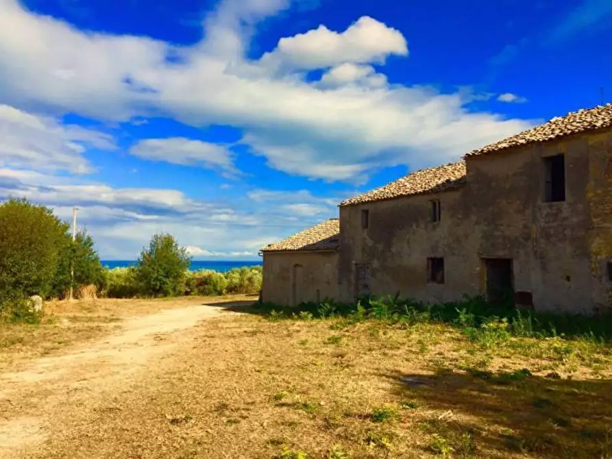 Immagine 1 di Rustico / casale in vendita  a Cupra Marittima