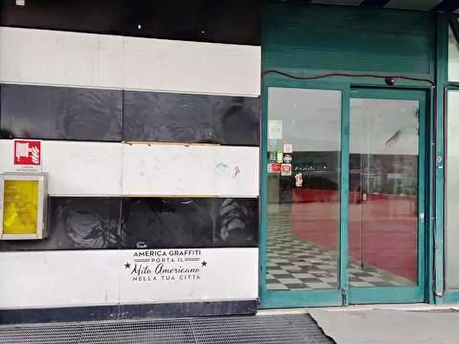 Immagine 32 di Locale commerciale in vendita  in VIA EINAUDI a Civitanova Marche