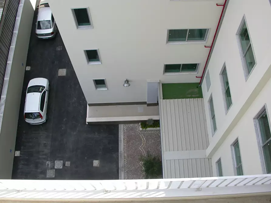 Immagine 28 di Palazzo in vendita  a Napoli