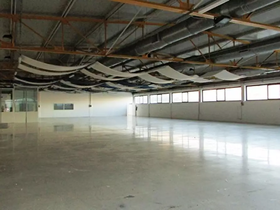 Immagine 36 di Capannone industriale in affitto  in Via Leonardo Da Vinci a San Benedetto Del Tronto