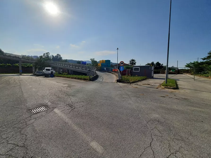 Immagine 22 di Locale commerciale in affitto  a Martinsicuro