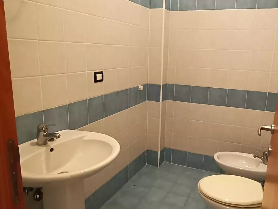 Immagine 9 di Ufficio in vendita  a San Benedetto Del Tronto