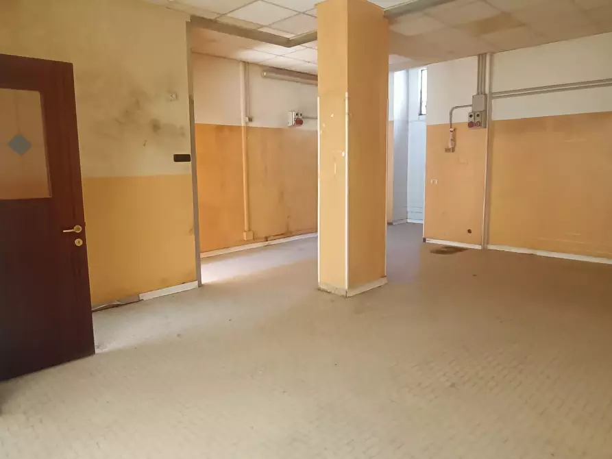 Immagine 3 di Locale commerciale in vendita  a San Benedetto Del Tronto