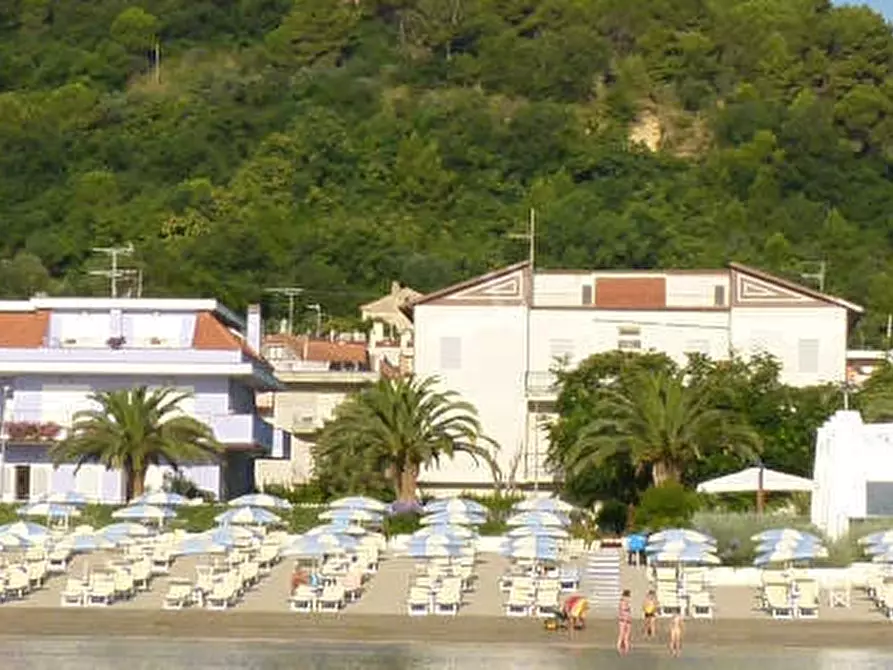 Immagine 10 di Attività commerciale in vendita  a Cupra Marittima