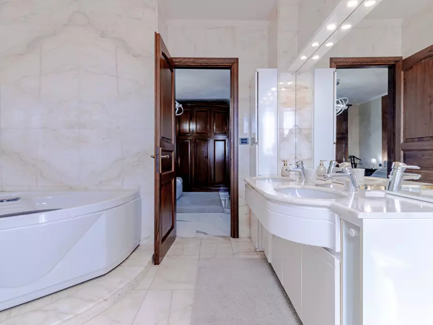 Immagine 58 di Casa indipendente in vendita  a Sarzana