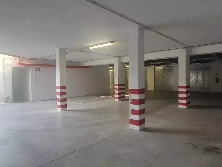 Immagine 19 di Garage in vendita  a Selargius