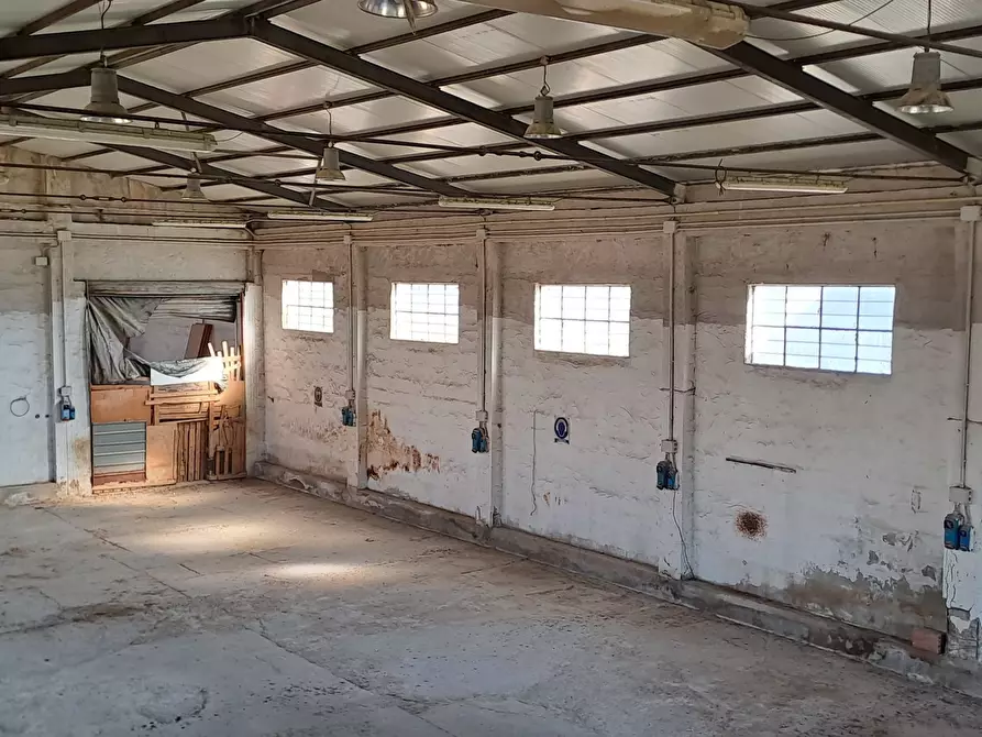 Immagine 20 di Attività artigianale in vendita  a Selargius