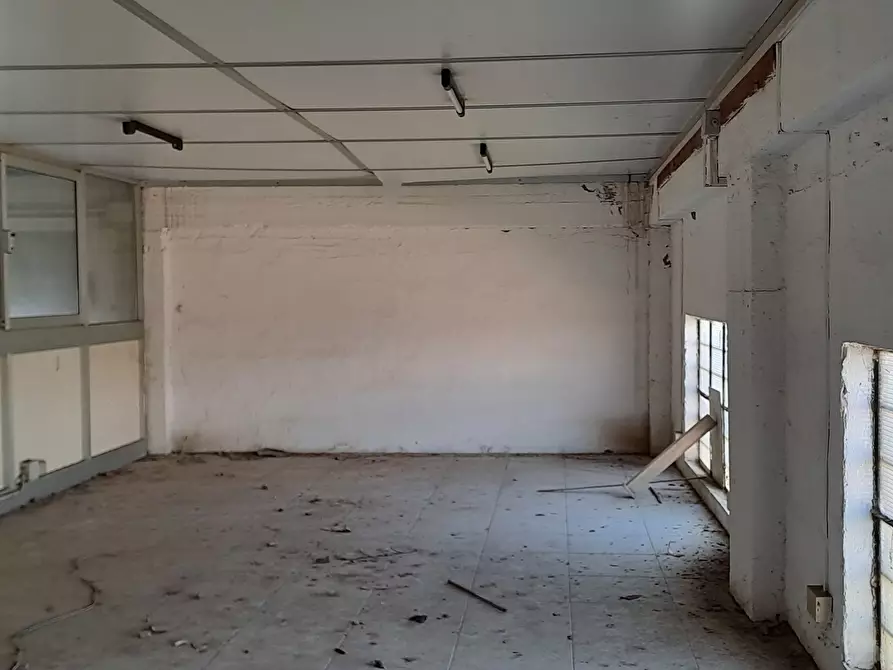 Immagine 26 di Attività artigianale in vendita  a Selargius