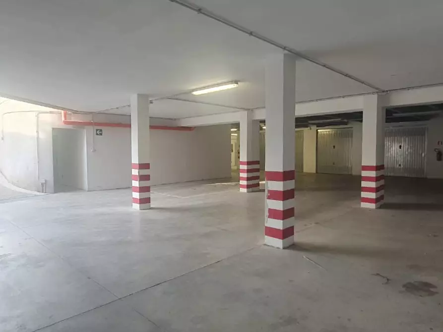 Immagine 18 di Garage in vendita  a Selargius