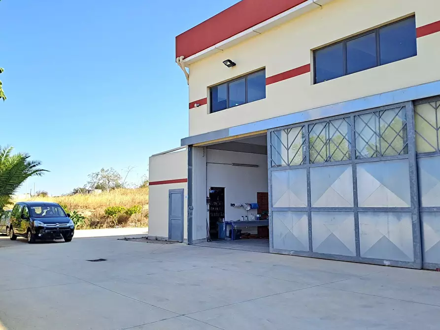 Immagine 12 di Attività artigianale in vendita  a Quartu Sant'elena