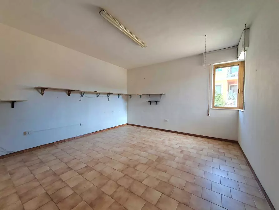 Immagine 23 di Locale commerciale in vendita  a Senorbì