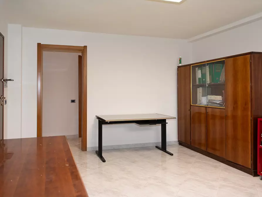 Immagine 8 di Ufficio in vendita  a Cagliari