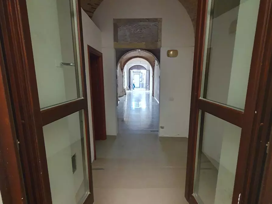 Immagine 17 di Locale commerciale in affitto  a Cagliari