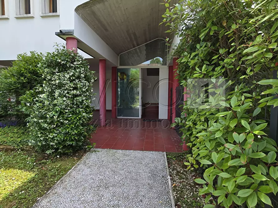 Immagine 2 di Casa bifamiliare in vendita  a Torri Di Quartesolo