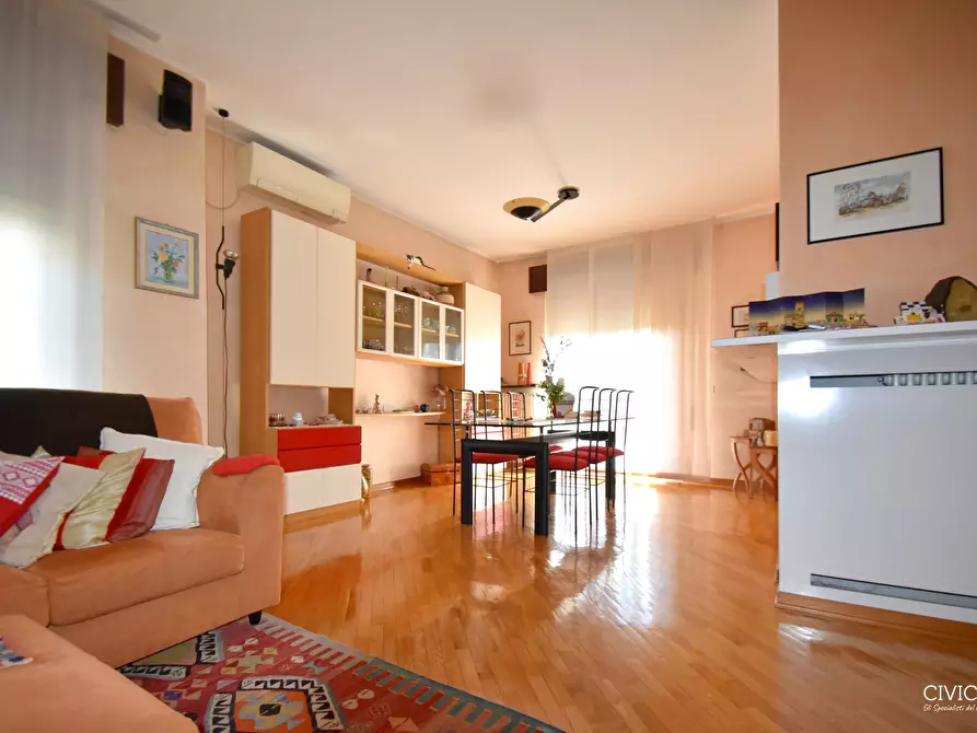 Immagine 11 di Villa in vendita  in Via Ancona 36 a Torri Di Quartesolo