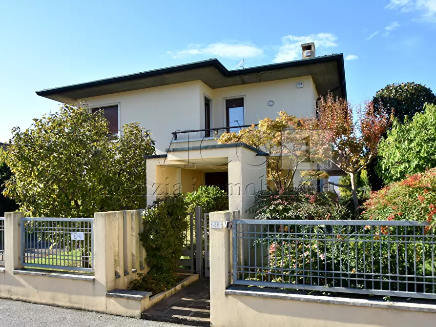Immagine 3 di Villa in vendita  in Via Fiume 1 a Torri Di Quartesolo