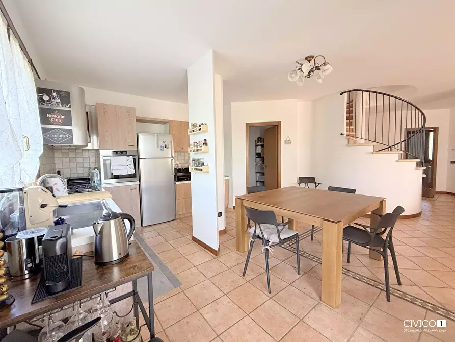 Immagine 8 di Casa bifamiliare in vendita  in Via Marconi 109 a Torri Di Quartesolo