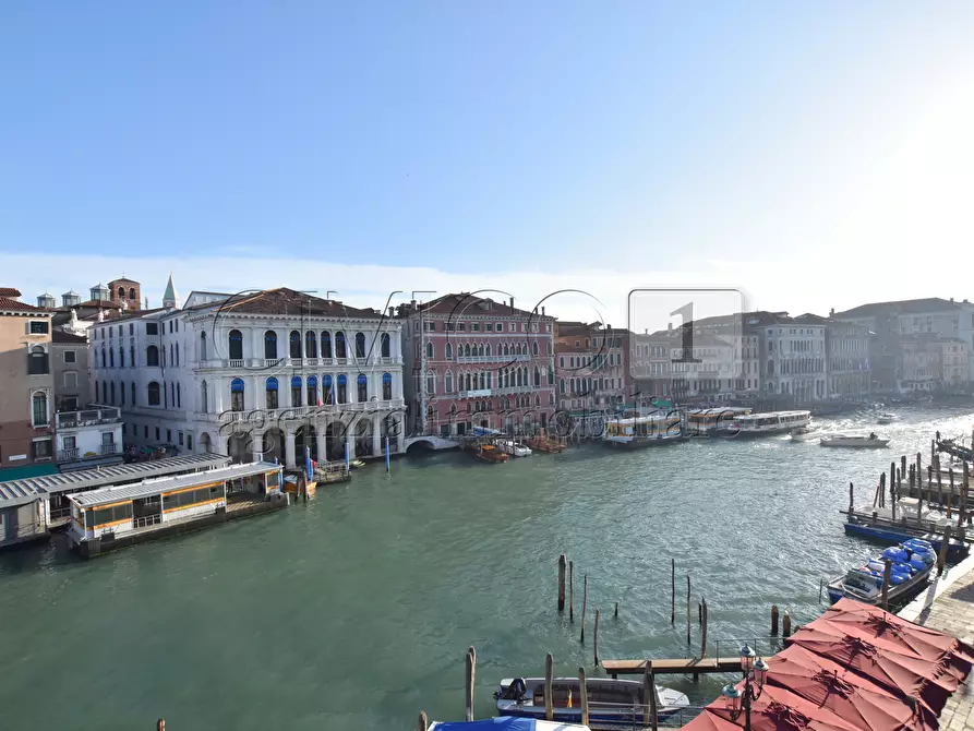 Immagine 18 di Appartamento in vendita  in Riva del Vin a Venezia