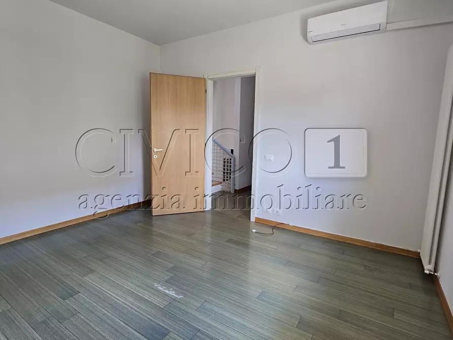 Immagine 13 di Casa bifamiliare in vendita  a Torri Di Quartesolo