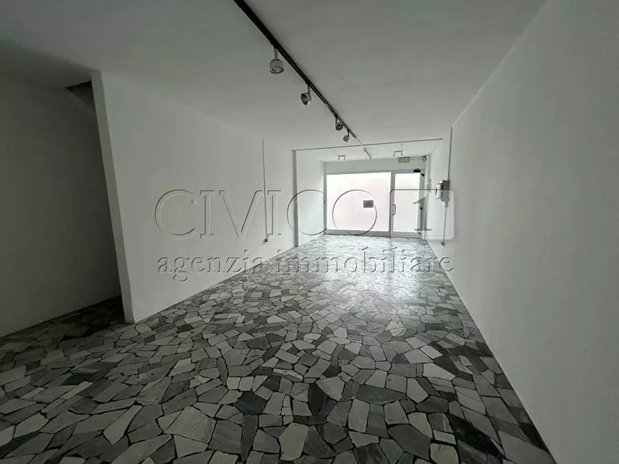 Immagine 12 di Locale commerciale in affitto  in Via Riviera 63 a Nanto