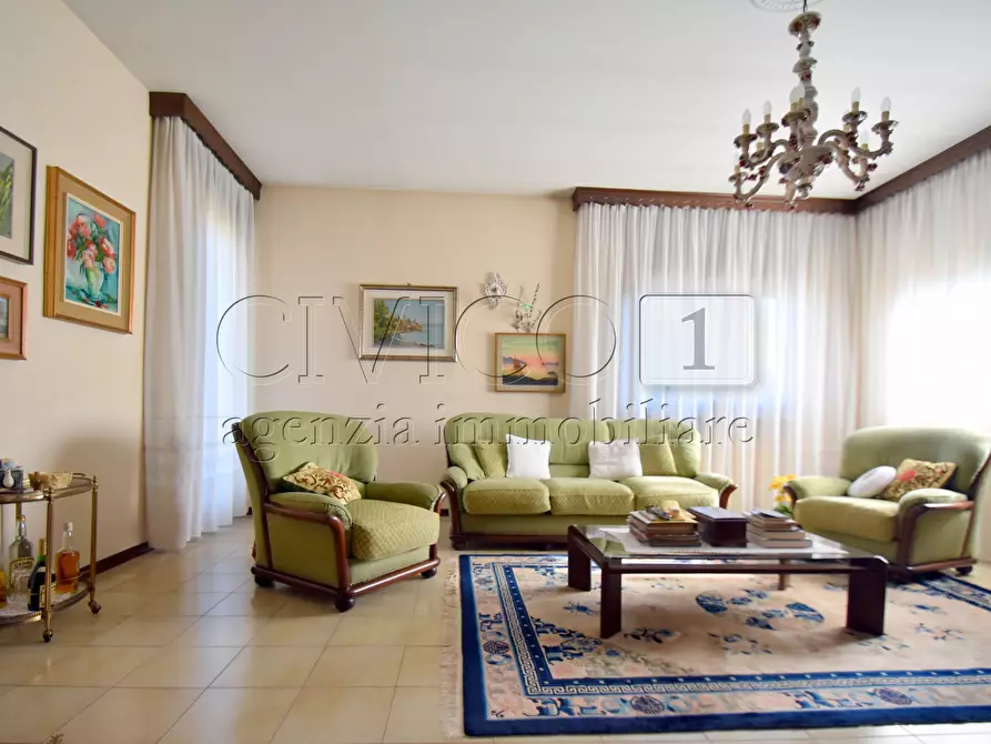 Immagine 15 di Villa in vendita  in Via Fiume 1 a Torri Di Quartesolo