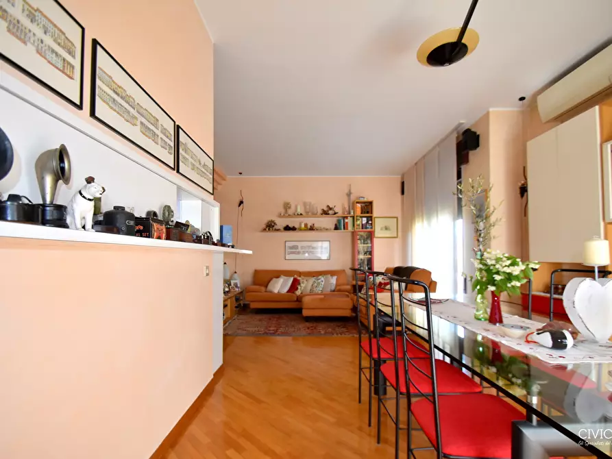 Immagine 10 di Villa in vendita  in Via Ancona 36 a Torri Di Quartesolo