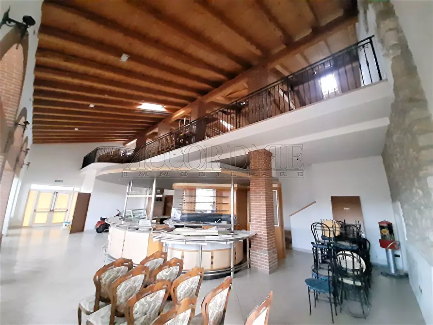 Immagine 6 di Locale commerciale in affitto  a Villaga