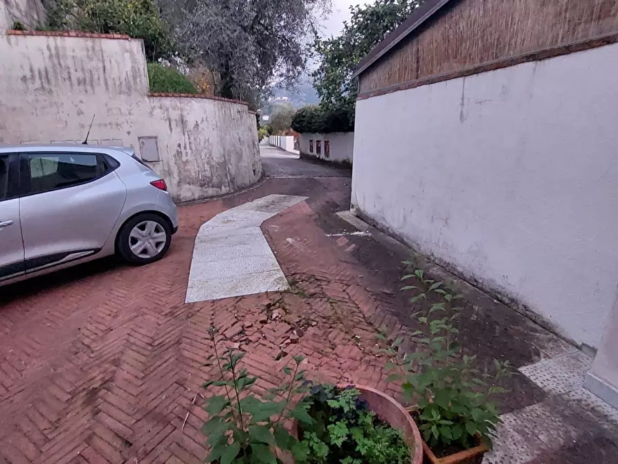 Immagine 3 di Casa semindipendente in vendita  in Via Cavour 15 a Carrara