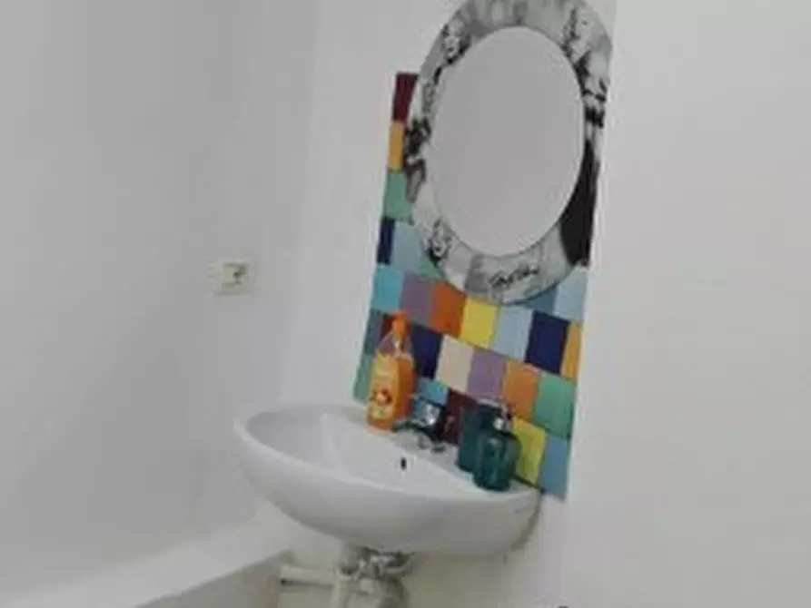 Immagine 4 di Attività commerciale in vendita  in Via Arnaldo Terzi 1 a Sarzana