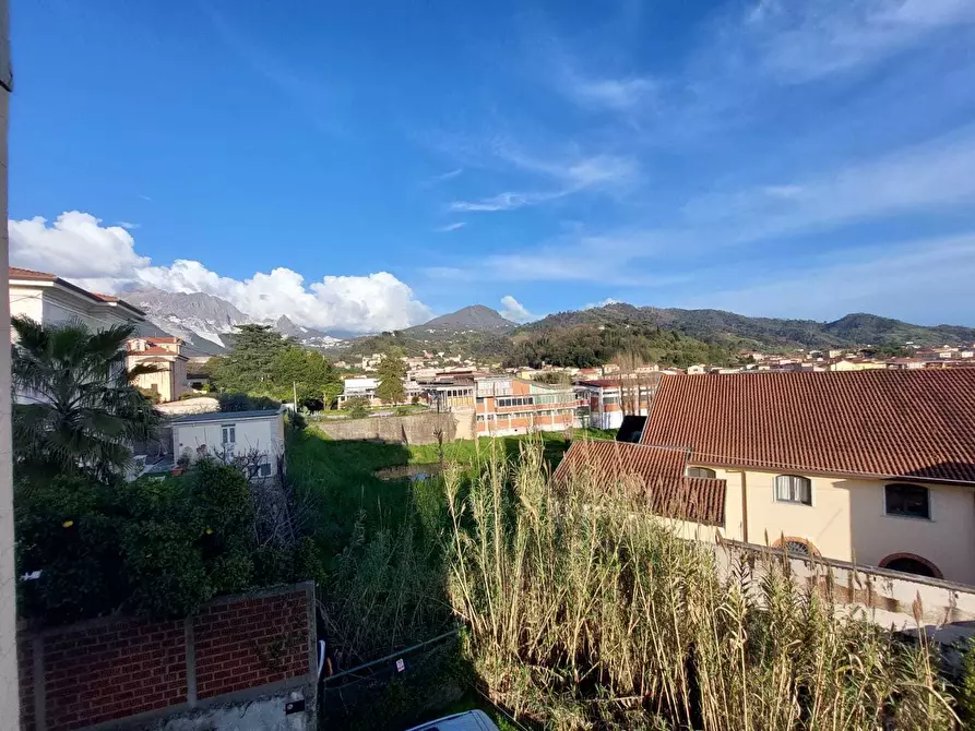 Immagine 10 di Appartamento in vendita  in Viale XX Settembre 120 a Carrara