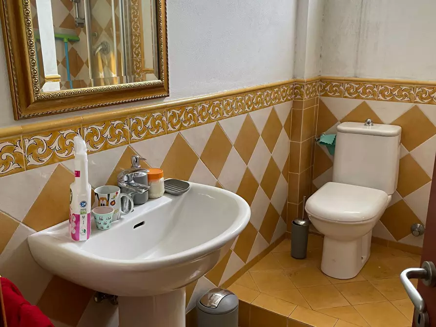 Immagine 15 di Locale commerciale in vendita  in Via della Pace I a Castelnuovo Magra