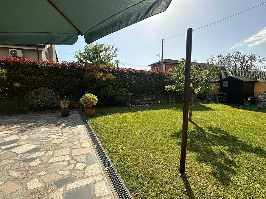 Immagine 41 di Villa in vendita  in Via della Resistenza 38 a Castelnuovo Magra