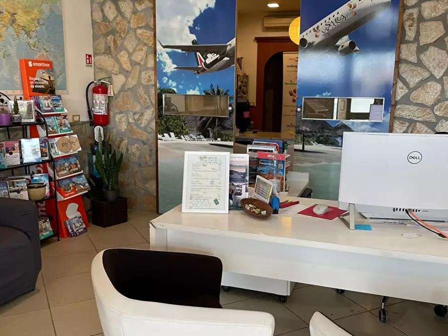 Immagine 4 di Locale commerciale in vendita  in Via della Pace I a Castelnuovo Magra