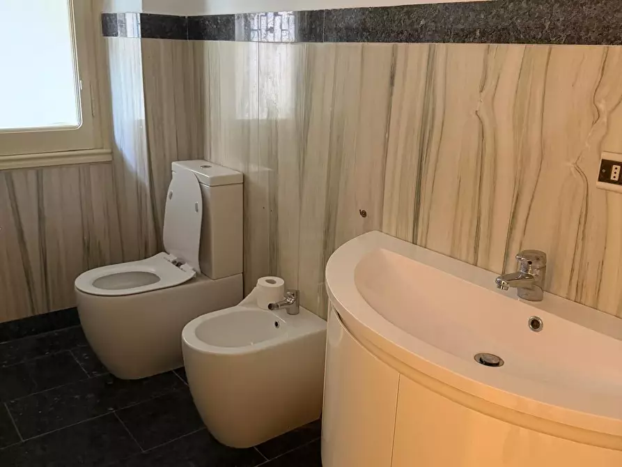 Immagine 45 di Villa in vendita  in Via Firenze 48 a Carrara