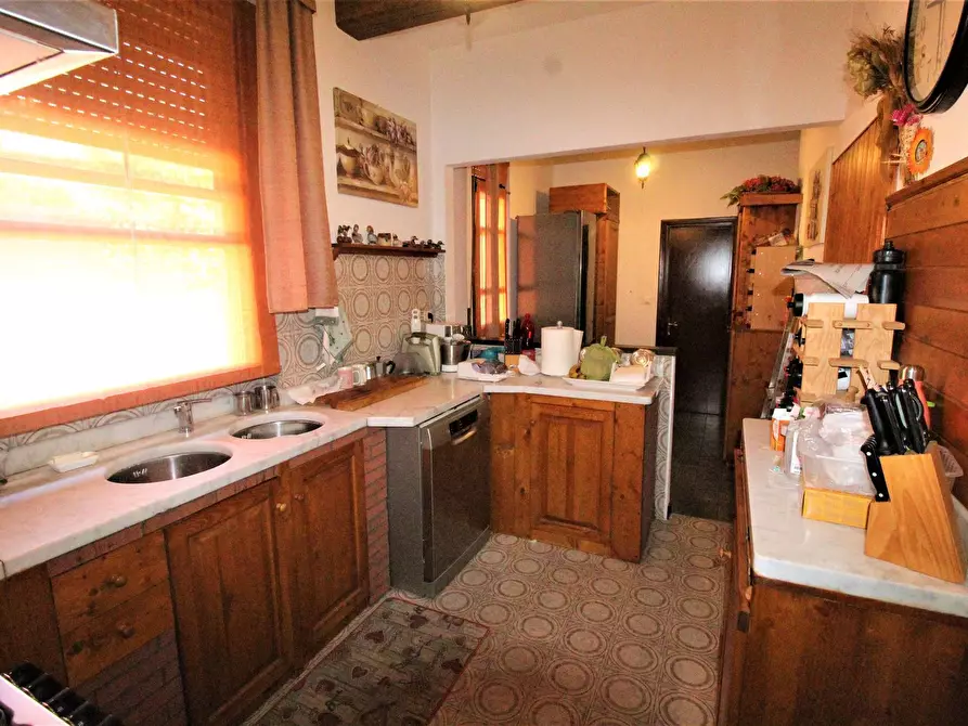 Immagine 2 di Villa in vendita  in Via Venezia 38 a Carrara