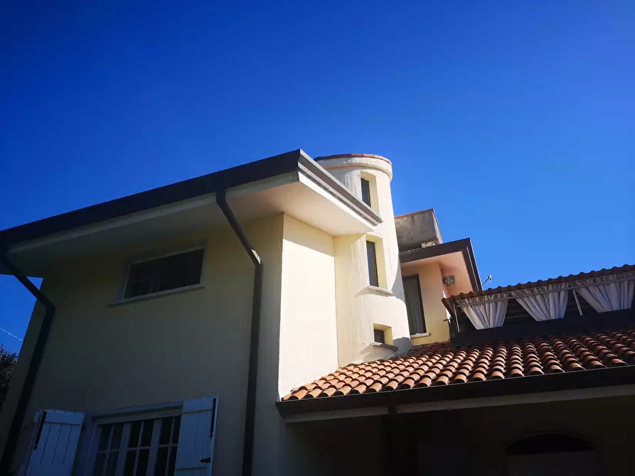 Immagine 7 di Villa in vendita  in Via Montecchio 70 a Castelnuovo Magra